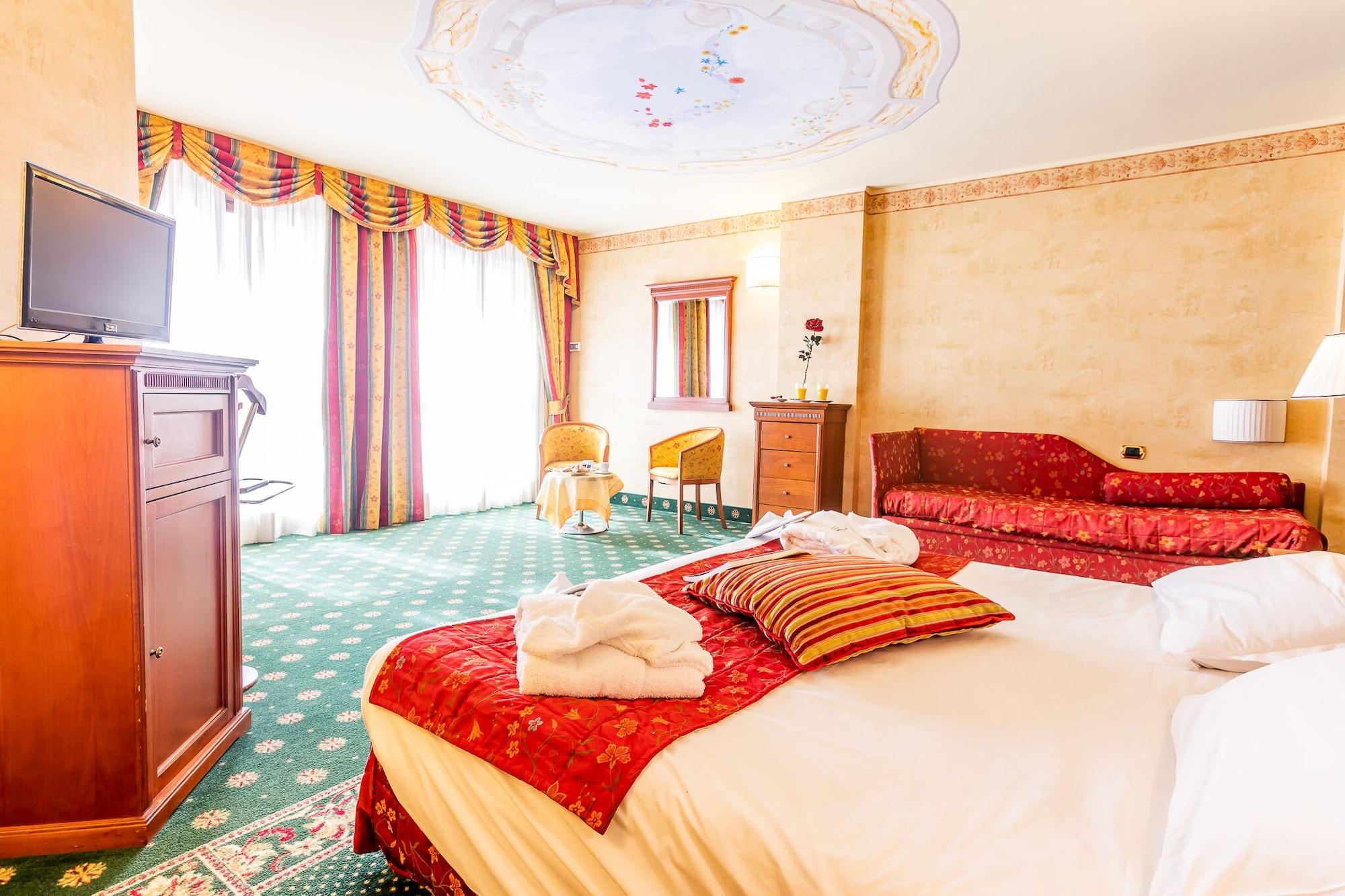 Cristallo Hotel 4*